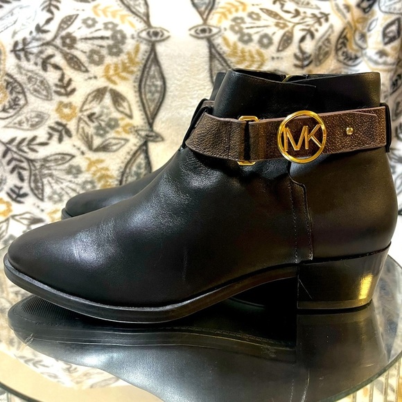 New Michael Kors Harland Chelsea Bootie Black 6.5M Leather MK Ankle Logo SideZip - Picture 9 of 16